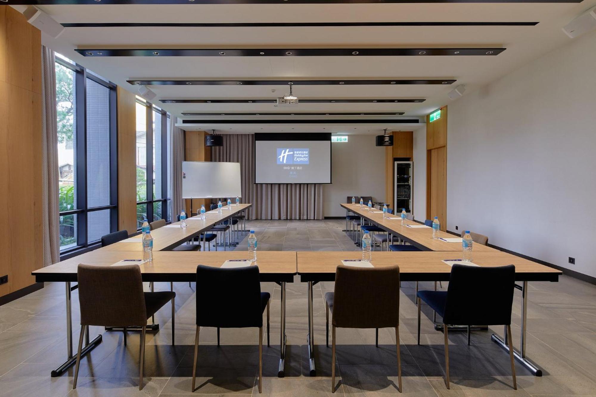 Holiday Inn Express Chiayi By Ihg Eksteriør billede