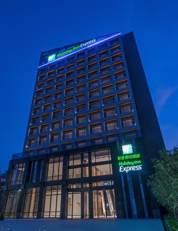 Holiday Inn Express Chiayi By Ihg Eksteriør billede